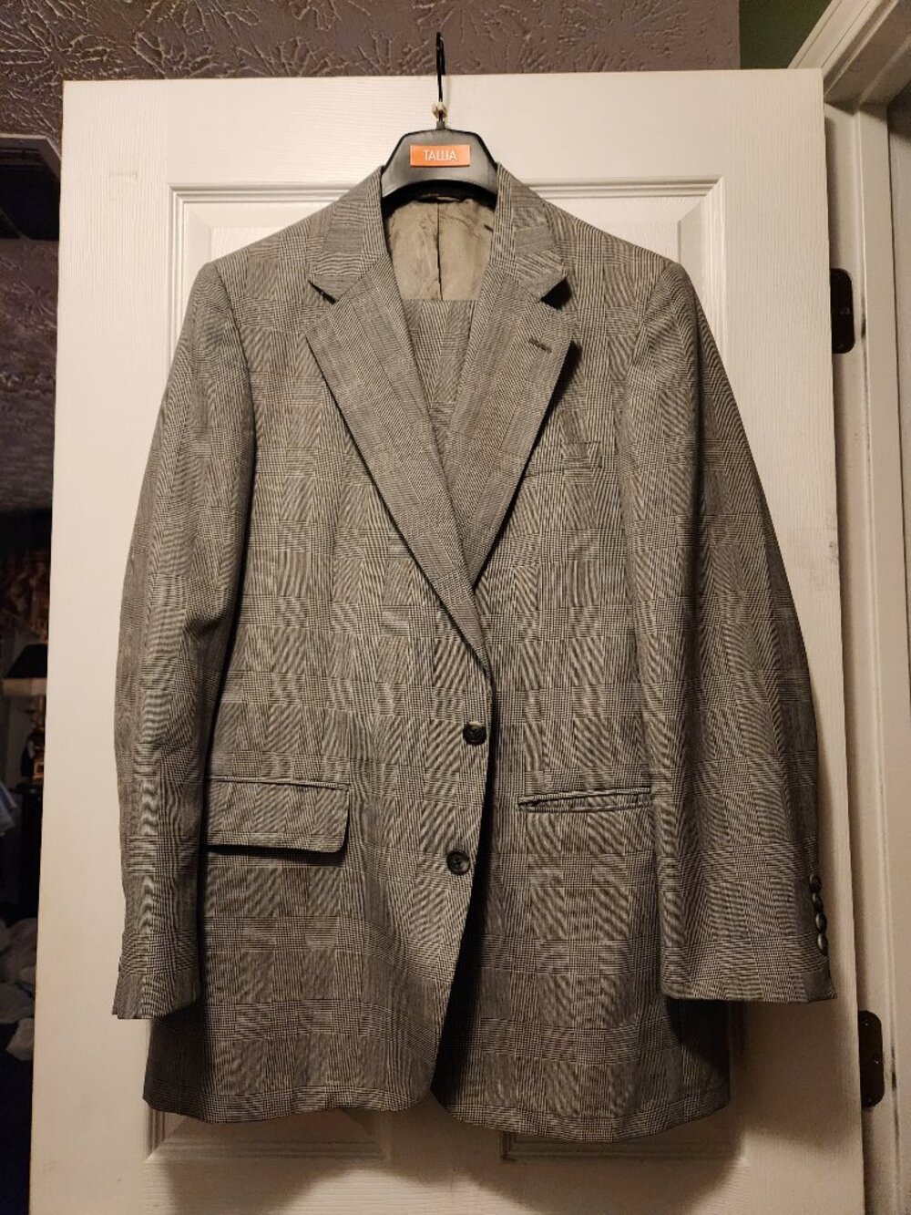 Cricketeer men's gray 100%wool 2pc suit  size: 42S  pants: 38/29
